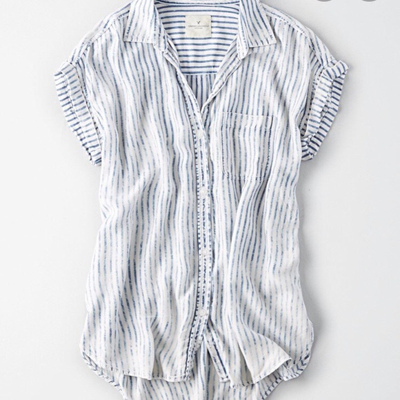 American Eagle Outfitters Tops - AMERICAN EAGLE STRIPED BUTTON UP SHIRT